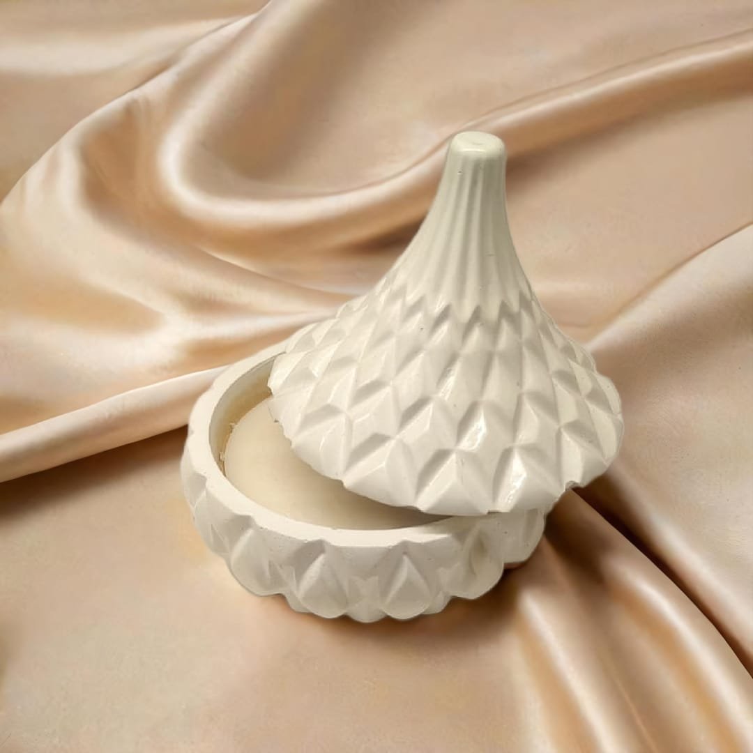 Vintage Kiss Jar Candle