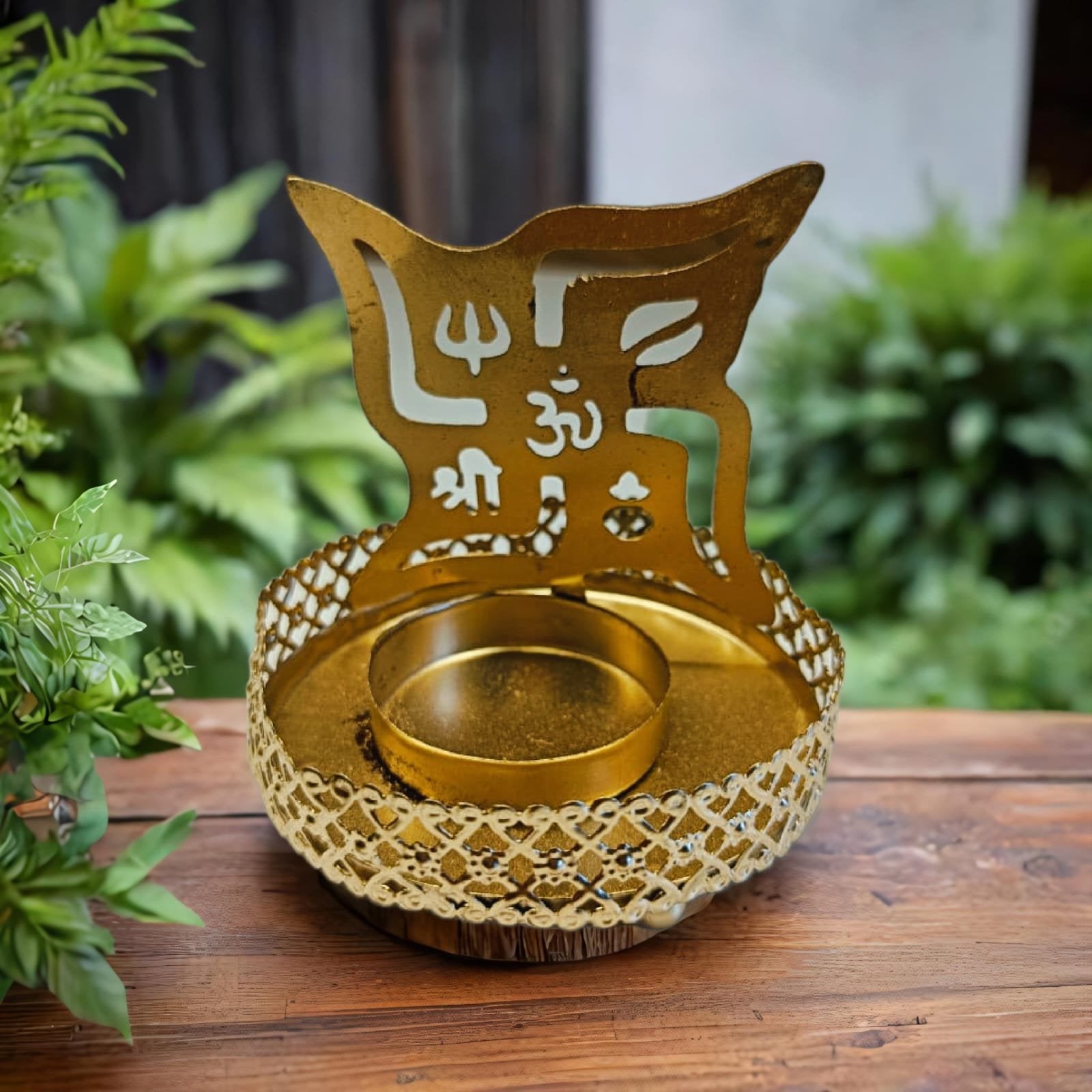 Designer metal T lite Holder