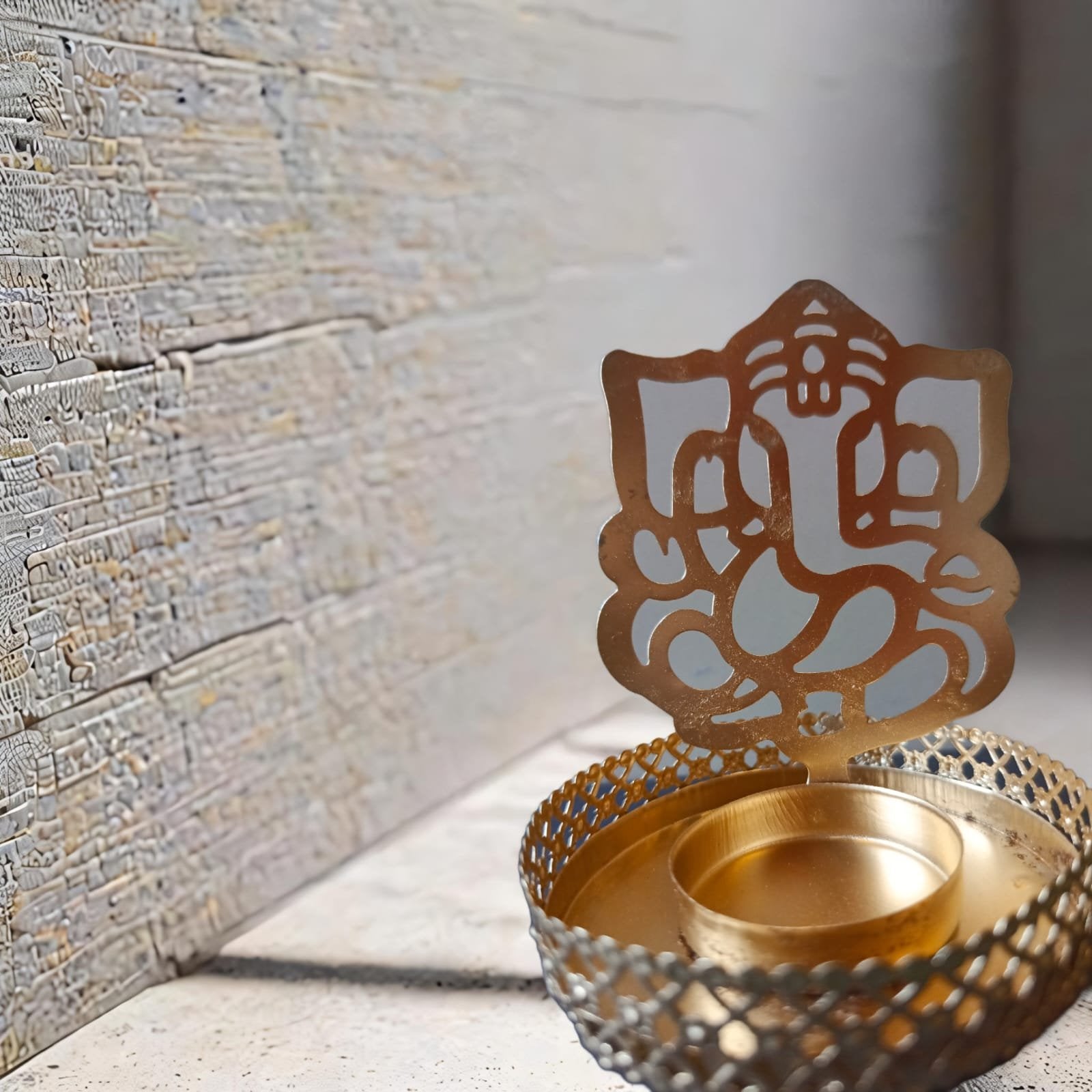 Designer Metal T lite Holder